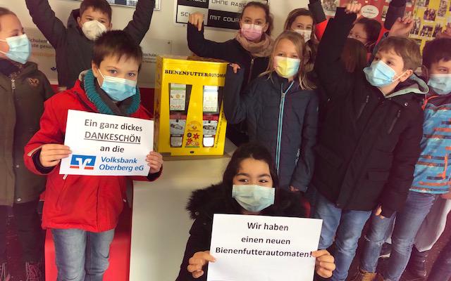 Hurra- ein neuer Bienenfutterautomat!