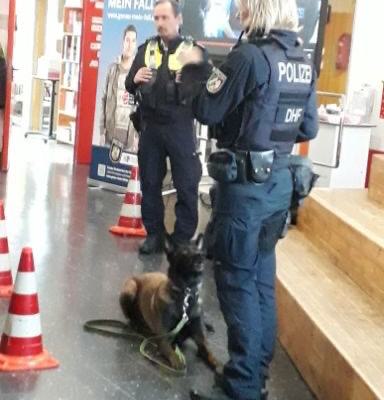 Volle Hütte: Polizeibesuch bei „Freitags in…“