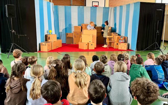 Theaterstück „Ganz schön blöd!“ an der GGS Wiedenest