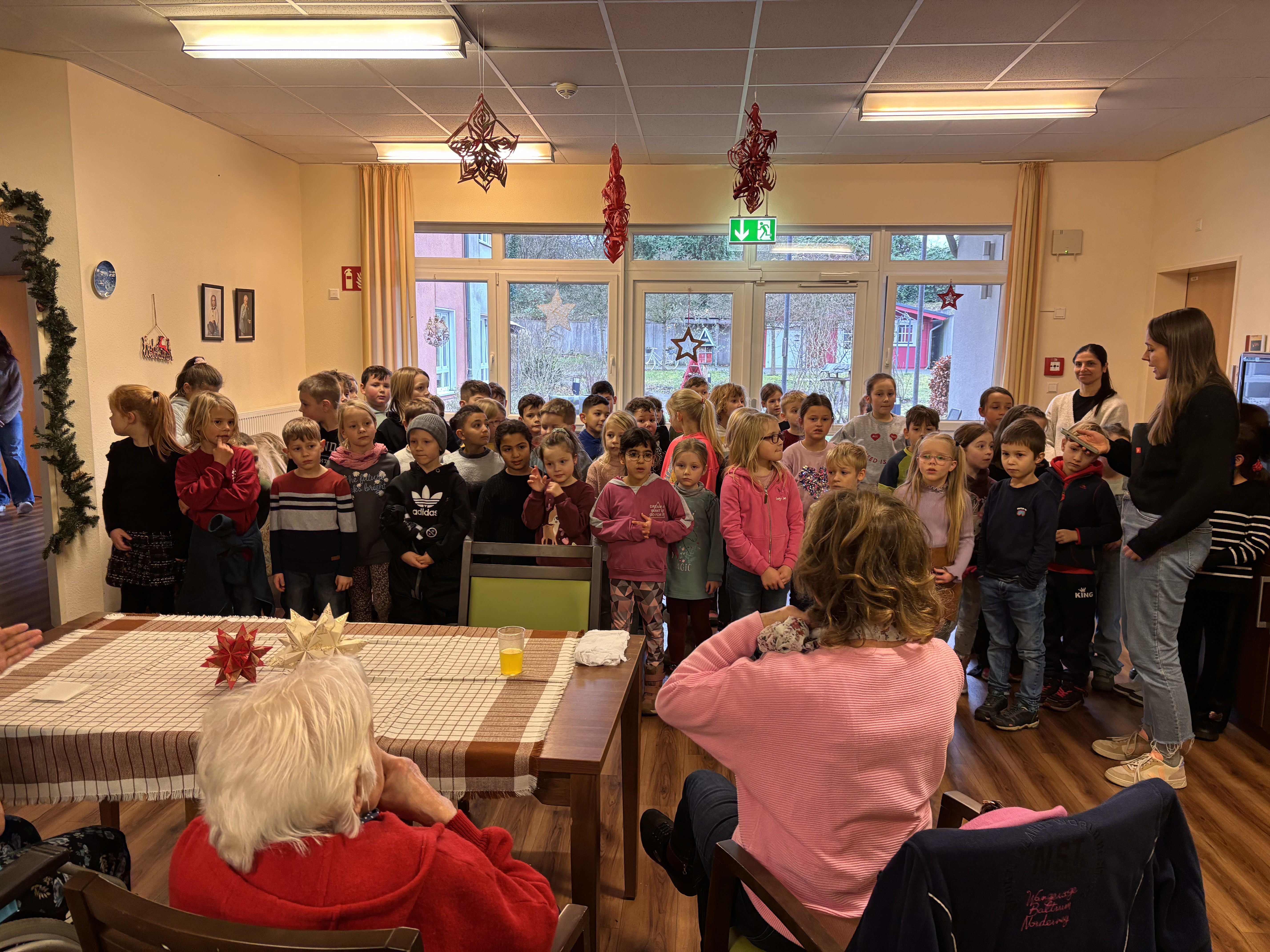 Jung singt für alt